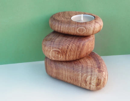 Bougeoirs en chêne en forme de galet elementti